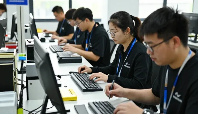 重庆贵合教育咨询服务有限公司服务在线课程客户，提供学习支持支持